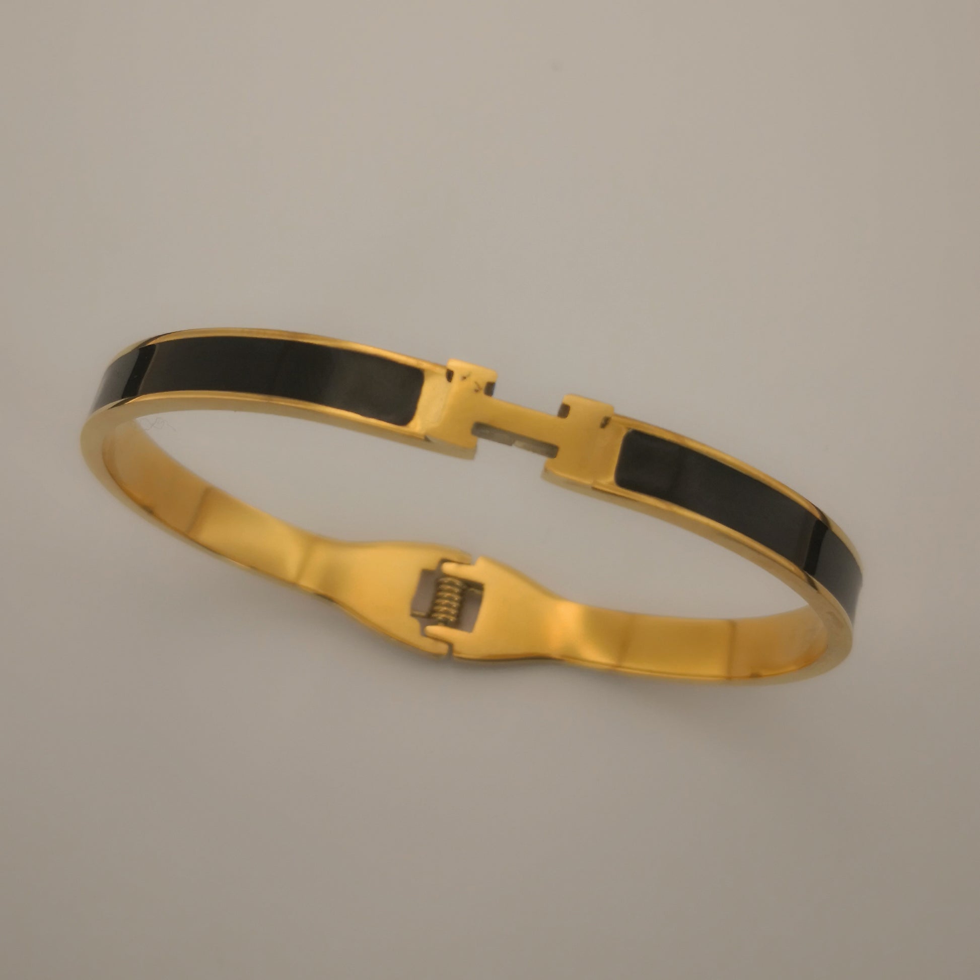 H letter Goudkleurige Armbanden - Dun - Intero Sieraden