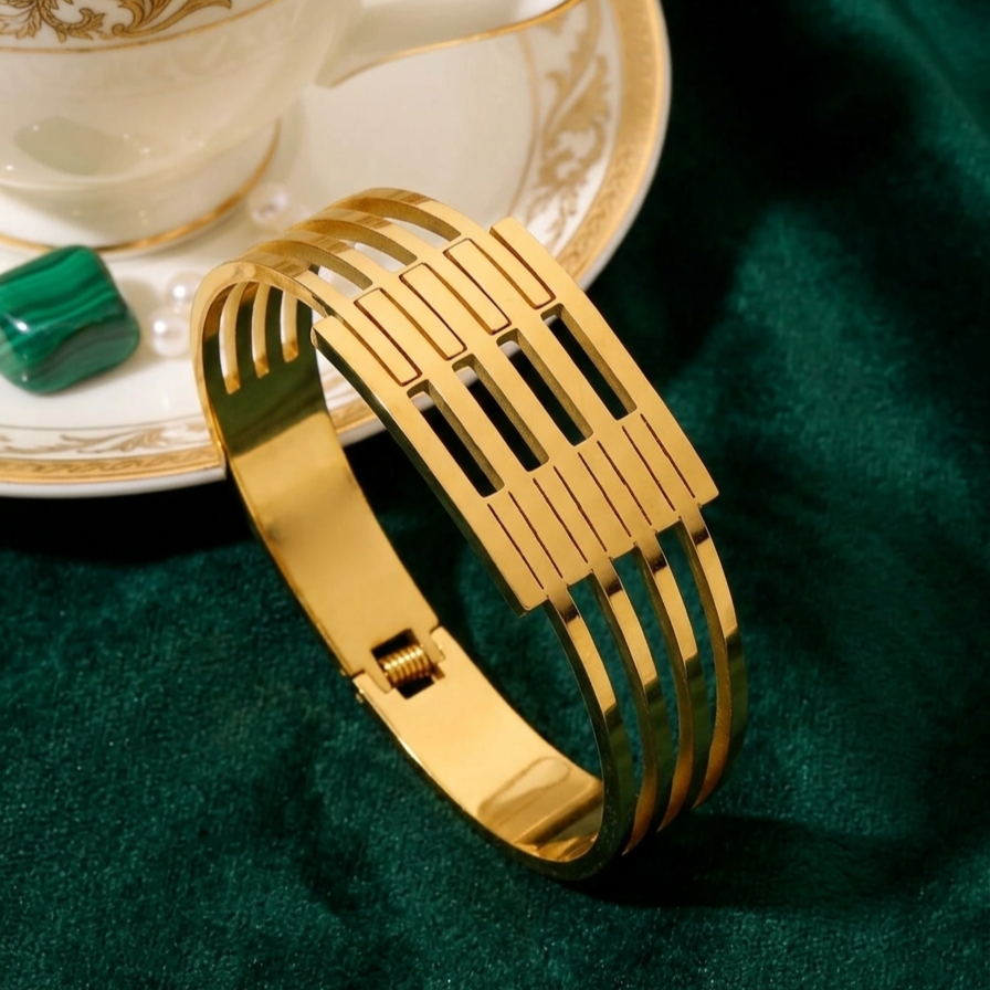 Rooster Bangle Armband