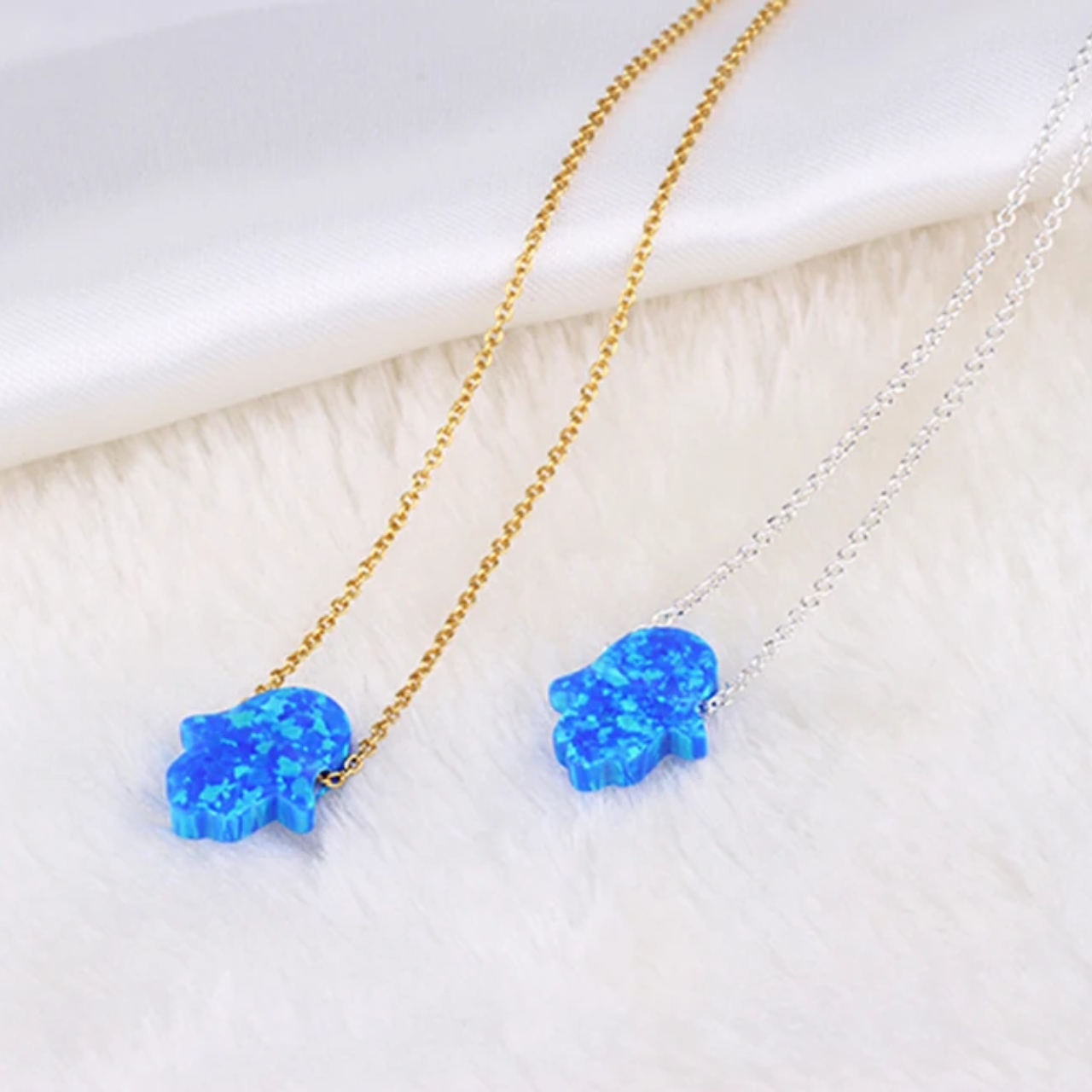 Hamsa Hand Ketting met Blauwe Opal-Look Resin – Stainless Steel