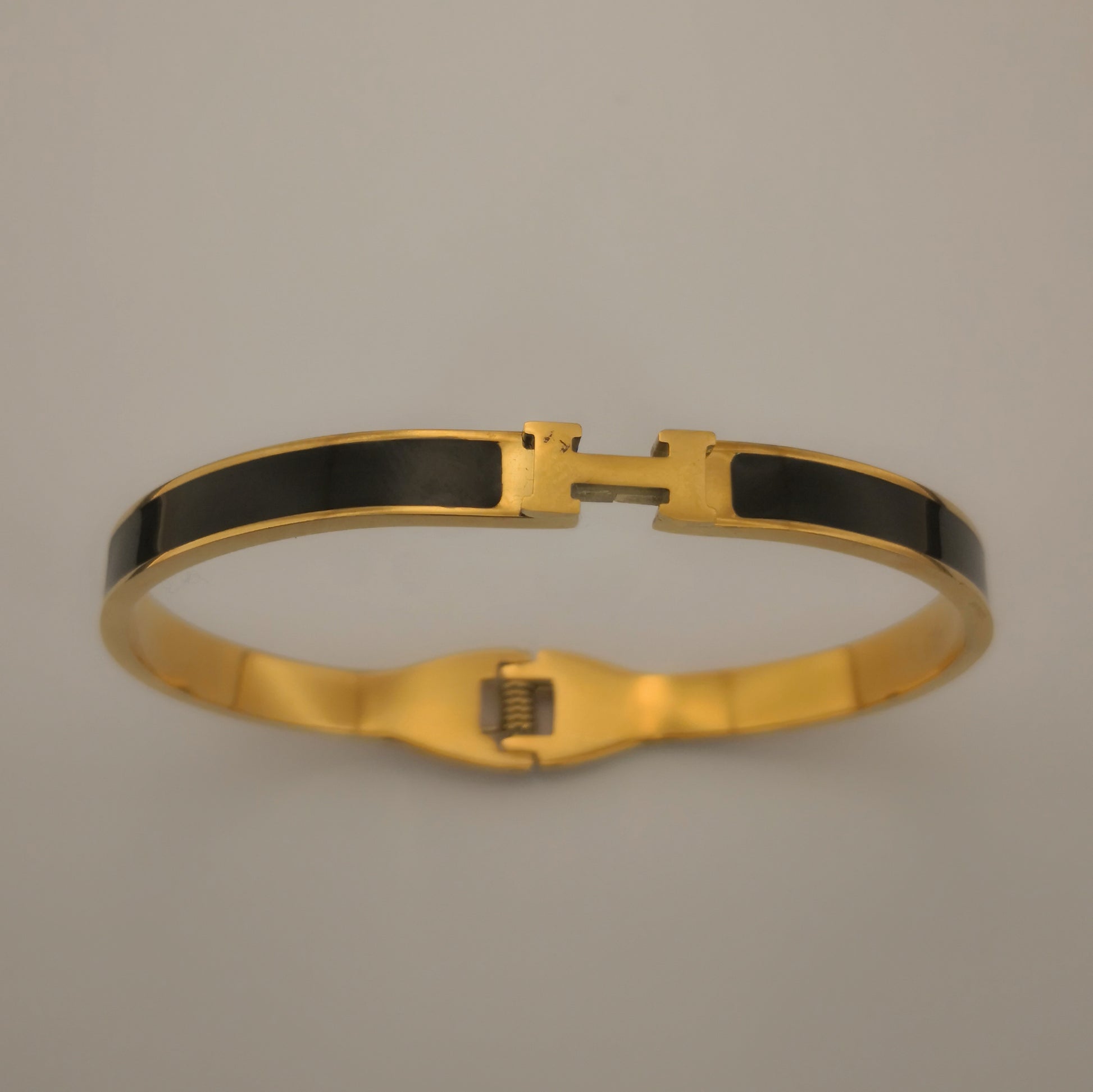H letter Goudkleurige Armbanden - Dun - Intero Sieraden