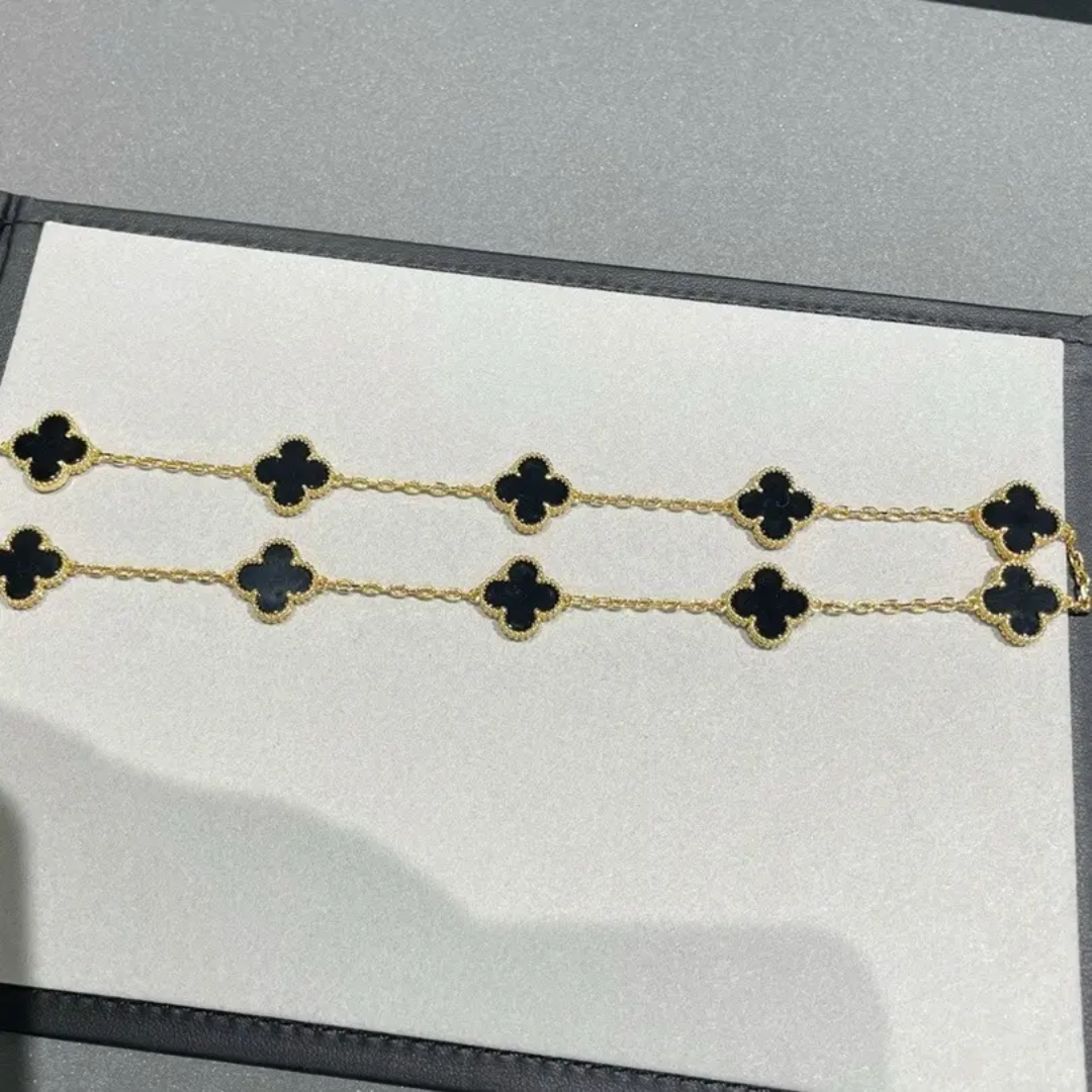 Klaver Ketting met 10 klaverhangerstukken