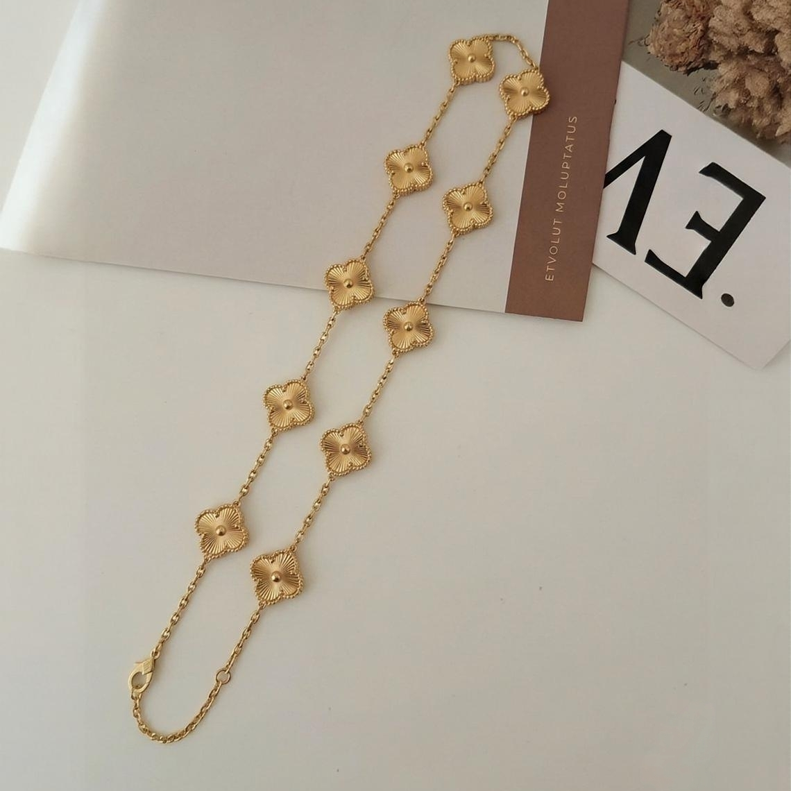 Klaver Ketting met 10 klaverhangerstukken