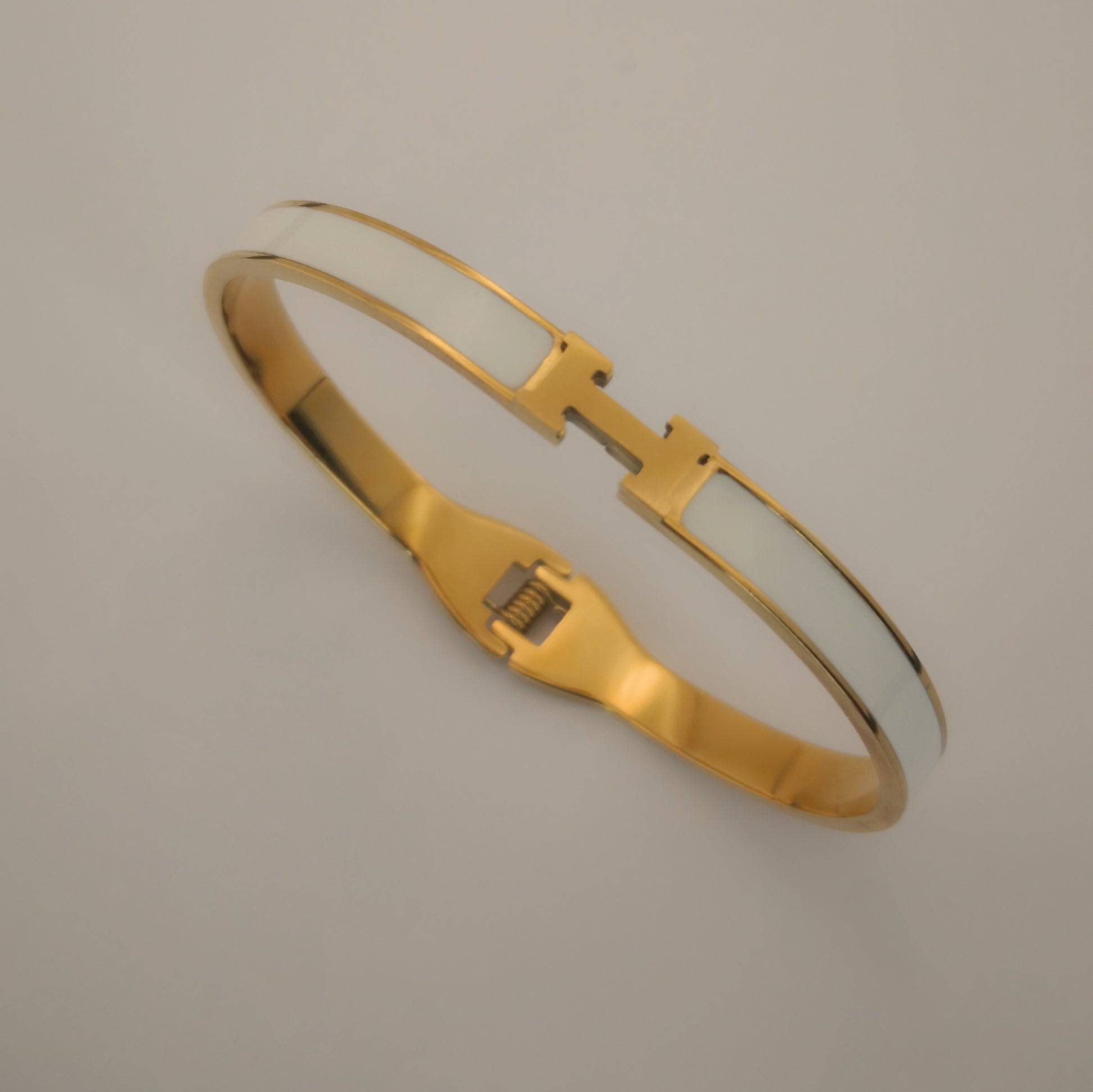H letter Goudkleurige Armbanden - Dun - Intero Sieraden