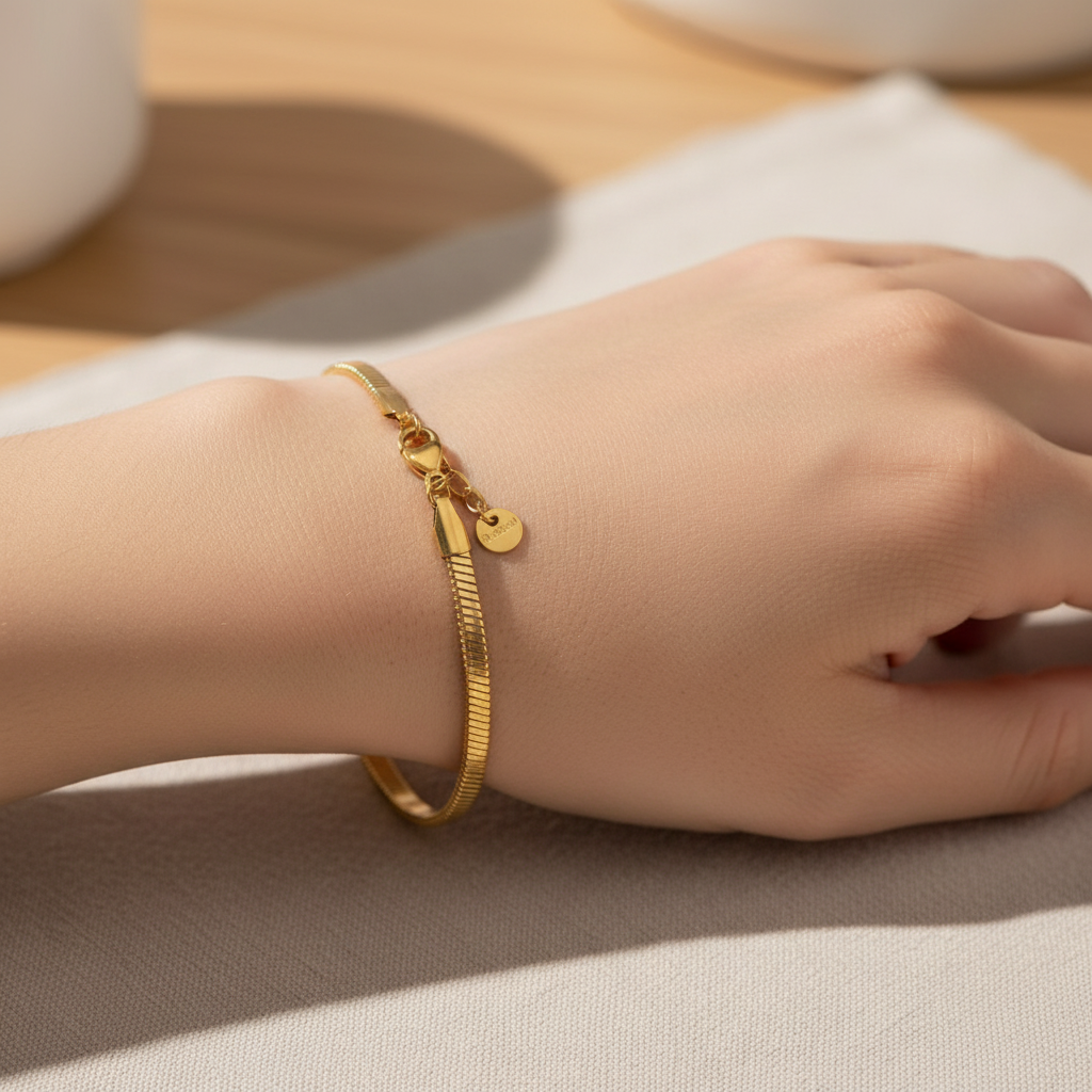 سوار ذهبي snake بوضعية أنيقة