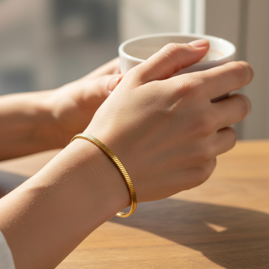 سوار ذهبي snake مع قهوة